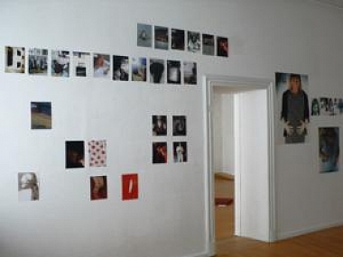 Trockel, Rosemarie | Du-Raum, 2002 | Room installation | Inkjet prints, 50-part series | Various sizes | Ed. 5 Ex., Nr. 1/5
