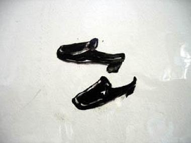 Gmür, Martina | Die Schuhe der Pianistin, 2005 | Acryl auf Plastikfolie  | 50 x 70 cm