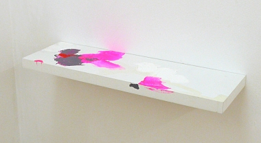 Regal, 2011 | Acryl und Lack auf laminierter Spanplatte | 60 x 25 x 5 cm | Unikat