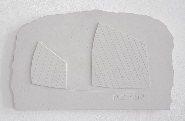 PZ 492, 1998 | mit Andrew Whittle | Relief / Stein | 34,5 x 56 x 3 cm | Unikat