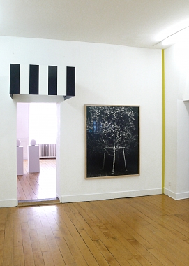 stage, 2014 | Silver gelatin print, framed | 156 x 126 cm | Ed. 5 + 1 e.c. + 1 a.c. || welcome, 2014 | Installation | 5 + 1 e.c. + 1 a.c.