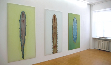 Ausstellungsansicht GERDA STEINER & JÖRG LENZLINGER || Wesen, 2014 | Tropfbilder | Salzlösung auf Baumwolle | je 227 x 115 cm | Unikate