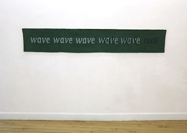 WAVE ROCK, 1989 | with Michael Harvey and Joanna Soroka | Wall tapestry, wool | 44 x 268 cm | Unique piece
