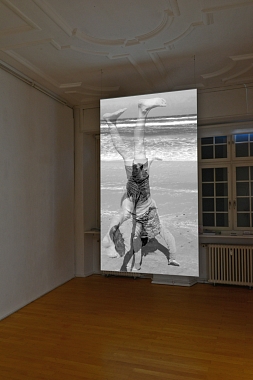 Rad, 2015 | Video, B/W, no sound, 49‘ | Box with video and 7 video stills, | each 21 x 30 cm | Ed. 5 + 1 a.c., num. + sign.