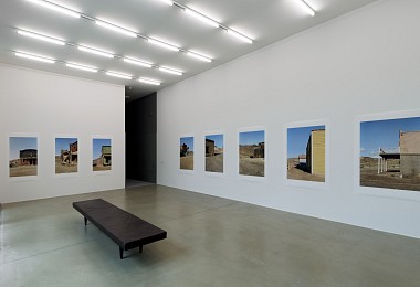 set a-k, 2006 | C-Print, 11-teilig | je 166 x 112 cm | Ed. 3 Ex. | Ausstellungsansicht Aargauer Kunsthaus, Aarau (2017) | Foto: René Rötheli