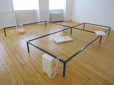 Simple Harmony Triumphs Again, 2017 | Variable room installation | Synthetic wax, synthetic rope, powder-coated metal | 40 x 350 x 400 cm | Unique pieces