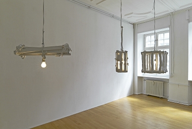 Ausstellungsansicht SKULPTUR || Erik Steinbrecher | Russische Beleuchtung, 2007 | Foto: Serge Hasenböhler