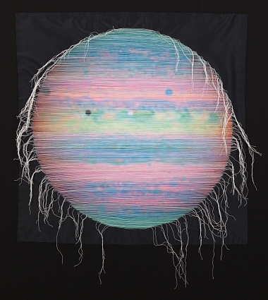 Planète chevelue, 2019 | Stickerei auf Textil | 105 x 105 cm