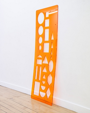 TEMPLATE (orange Rotring no. 854 780 | Critical Path), 2023 | Acryl, recycled | 176 x 67 x 1 cm | Unikat